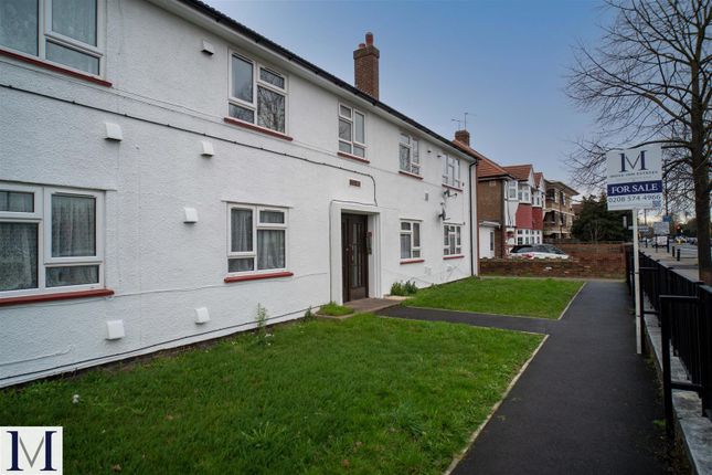 Staines Road, Hounslow TW4 2 bed flat for sale