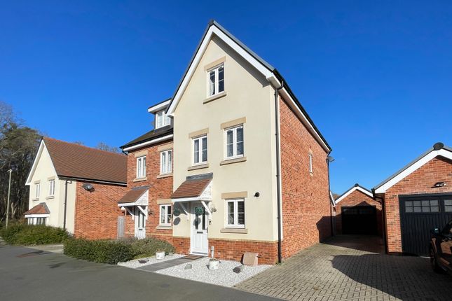 Yeomans Lane, Camberley GU17 3 bed semi