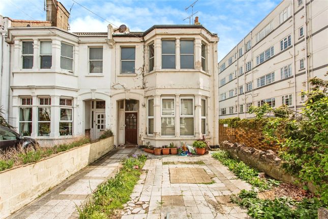 3 bedroom flat for sale
