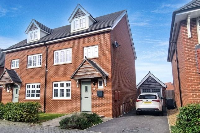 Honeysuckle Drive, Leeds, West Yorkshire 4 bed semi