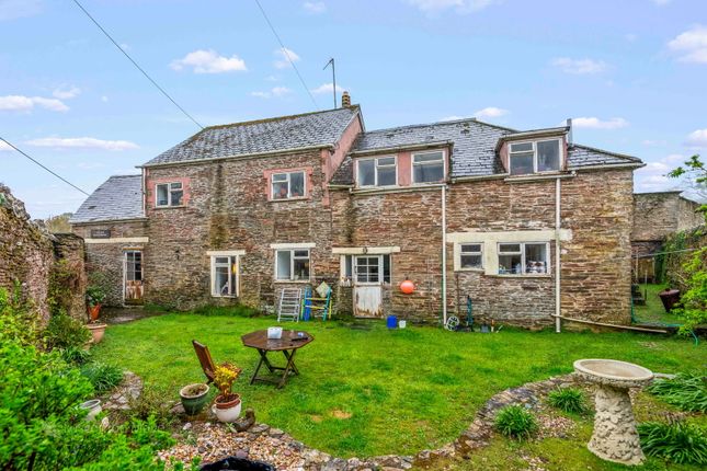 5 bed detached house