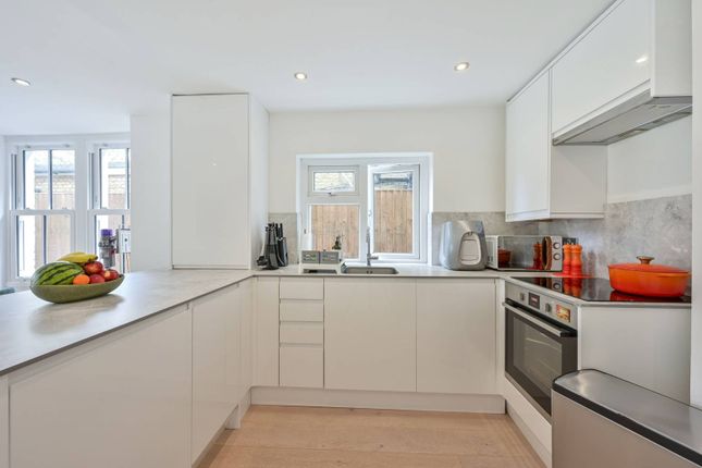 Latimer Road, South Park Gardens... 2 bed flat for sale
