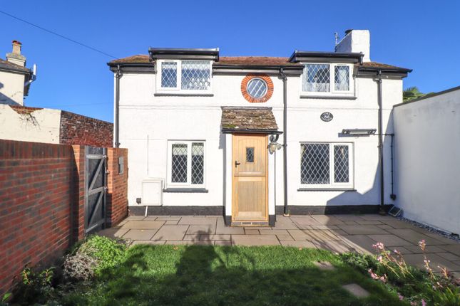 2 bedroom detached house for sale