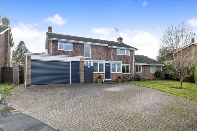 Brockenhurst Close, Woking, Surrey, GU21 5 bed detached house for sale