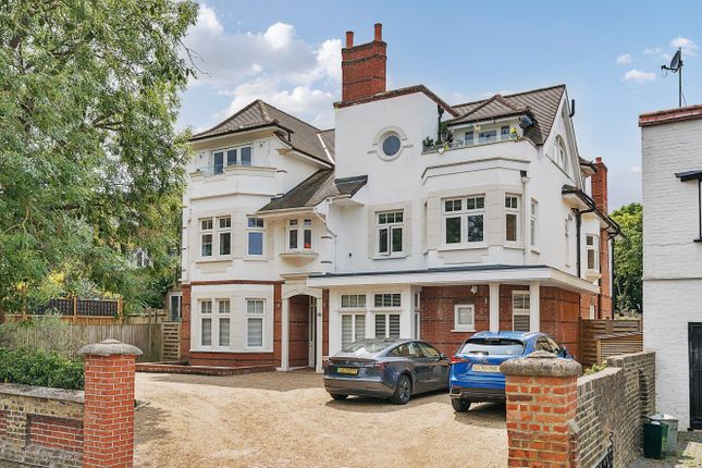 Woodborough Road, London, SW15 3 bed flat for sale
