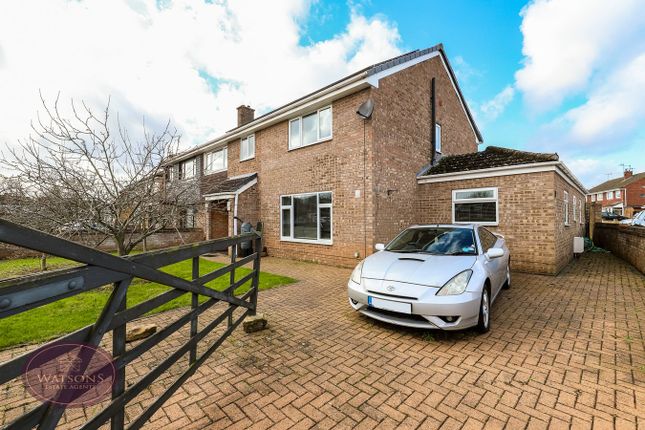Young Close, Nottingham, NG6 5 bed semi