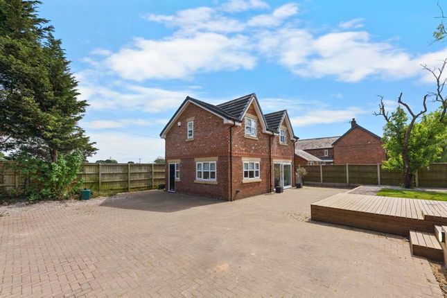 2 bedroom detached house for sale
