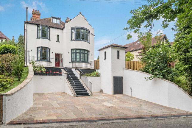 5 bed detached house