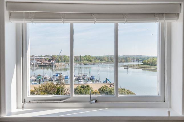 Lower Quay, Hampshire PO16 2 bed flat for sale