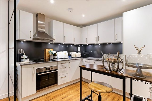 Palmer Road, London, SW11 1 bed apartment for sale