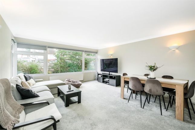 Whitehall Lane, Buckhurst Hill 2 bed flat for sale