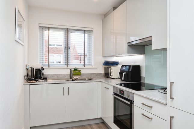 2 bedroom semi-detached house for sale