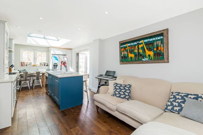 Hammersmith Grove, Hammersmith... 3 bed flat for sale