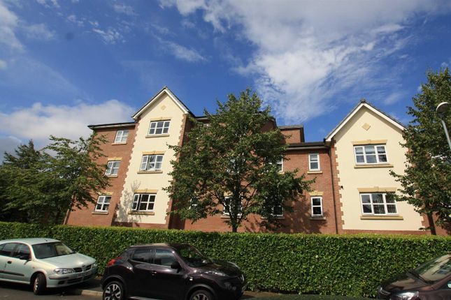 248 Lawnhurst Avenue, Manchester 2 bed flat for sale