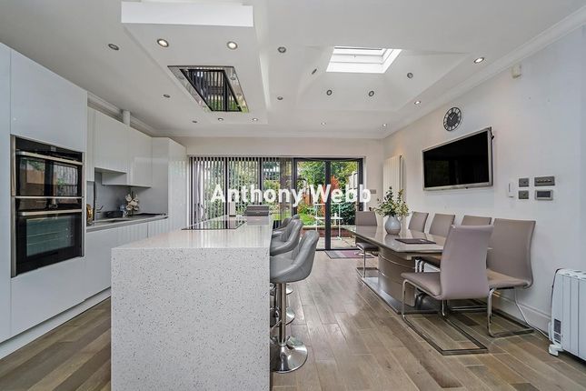 Ecclesbourne Gardens, Palmers Green, N13 3 bed terraced house for sale