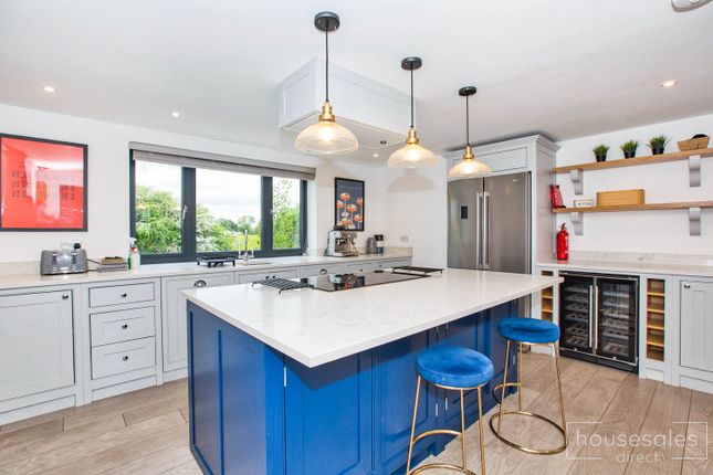 6 bedroom detached house for sale