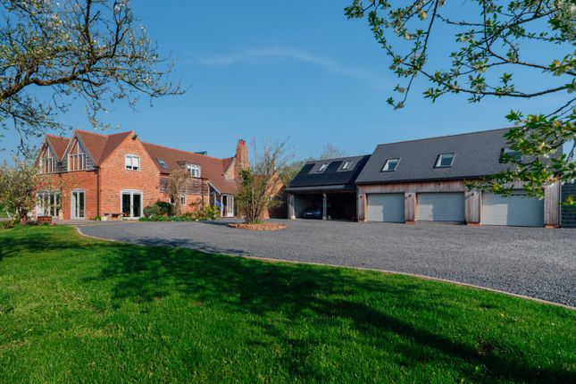 6 bedroom detached house for sale