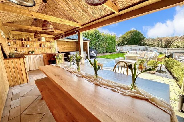 5 bed detached house