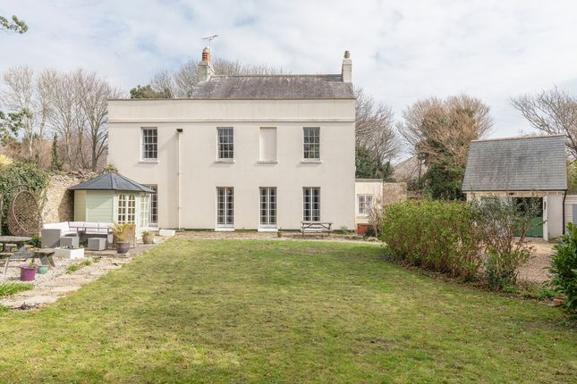 5 bed detached house
