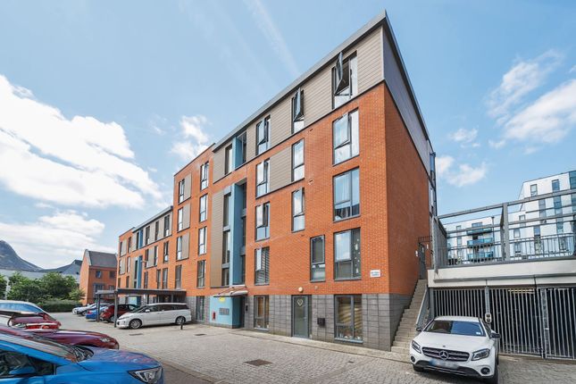 Harvey Close, Biggs Court, NW9 2 bed flat for sale