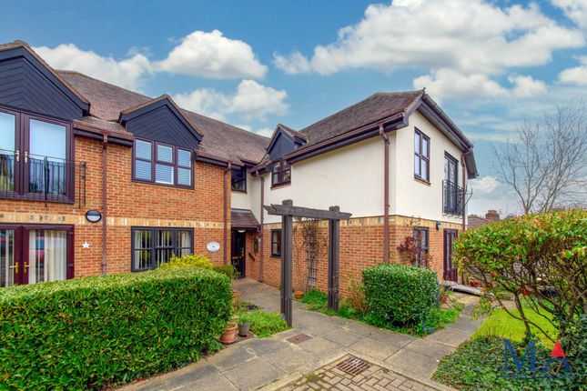 Slade Court, Radlett, WD7 2 bed flat for sale