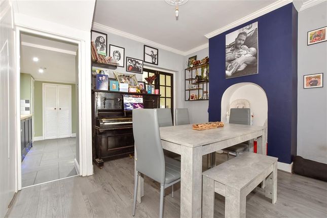 Grove Road, Folkestone, Kent 4 bed terraced house for sale