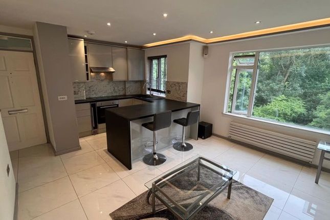 Finchley Park, London, N12 1 bed flat for sale