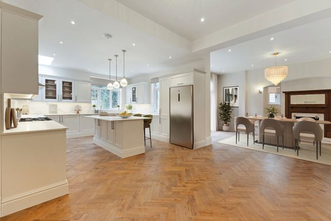 Queens Road, Surrey TW10 5 bed detached house for sale