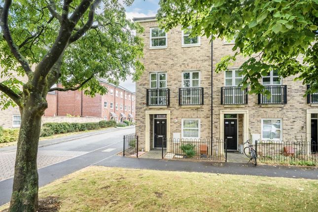 Lovegrove Way, London N20 3 bed end of terrace house for sale