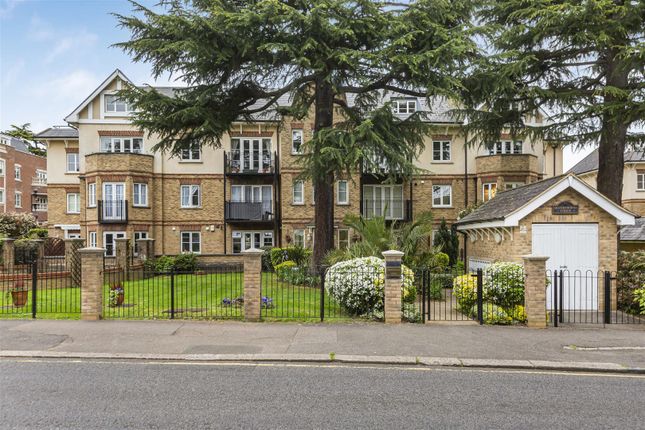 Village Road, Enfield, EN1 2 bed flat for sale