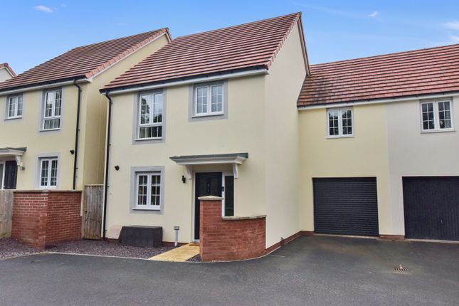 4 bedroom link detached house for sale