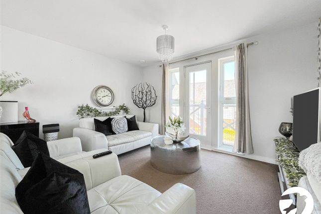 Poynder Drive, Snodland, Kent, ME6 2 bed coach house for sale