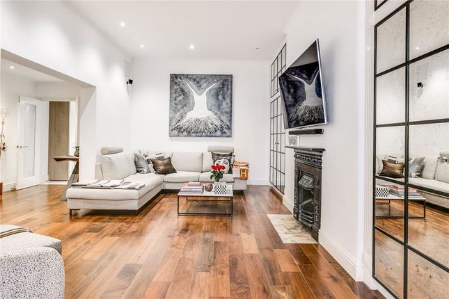 St. Georges Square, London SW1V 3 bed flat for sale