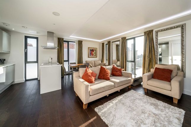 3 bedroom flat for sale