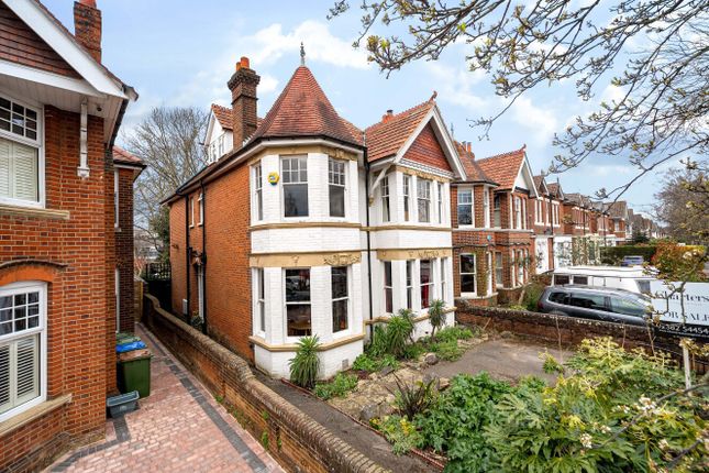 4 bed detached house