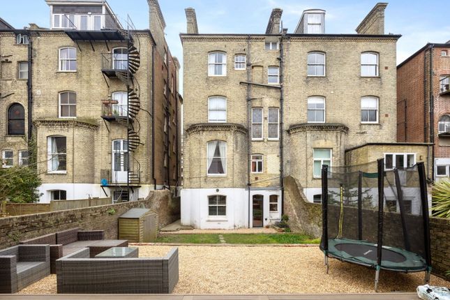 Cromwell Road, Hove, BN3 3EA 2 bed flat for sale