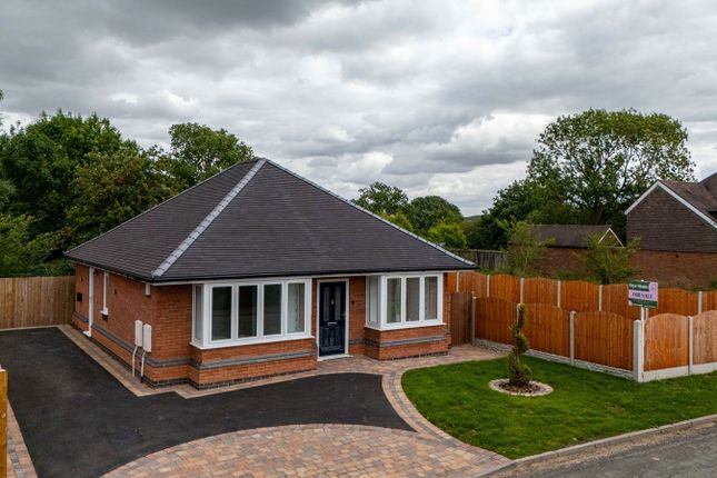 Love Lane, Walsall WS6 3 bed detached bungalow for sale