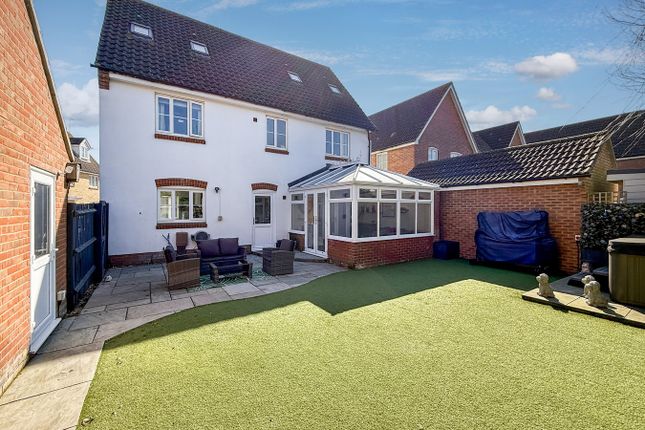 Walker Chase, Ipswich IP5 6 bed detached house for sale