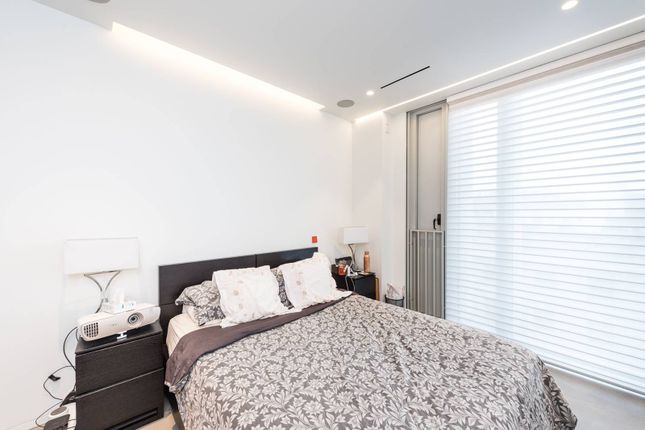 Buckingham Palace Road, Victoria... 1 bed flat for sale