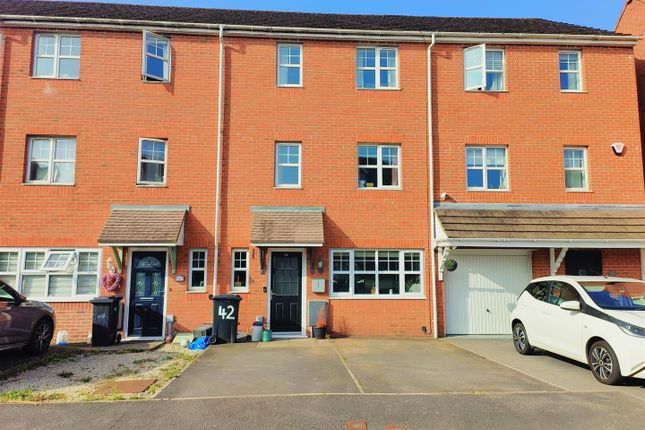3 bedroom town house for sale