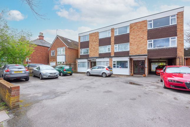 Alexandra Road, Farnborough, GU14 6DD 1 bed apartment for sale