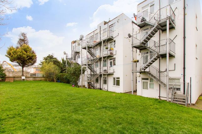Wood Street, Walthamstow, London, E17 2 bed flat for sale