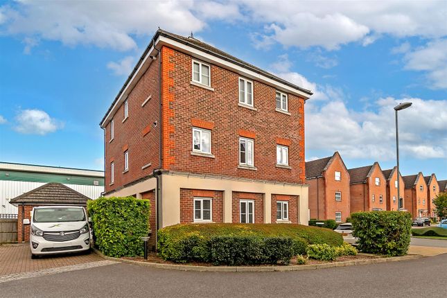 Centaurus Square, Curo Park Frogmore... 2 bed flat for sale