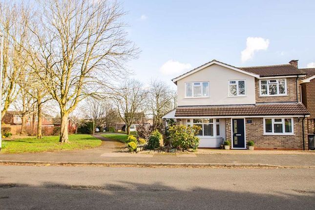 Yew Tree Avenue, Lichfield WS14 6 bed detached house for sale