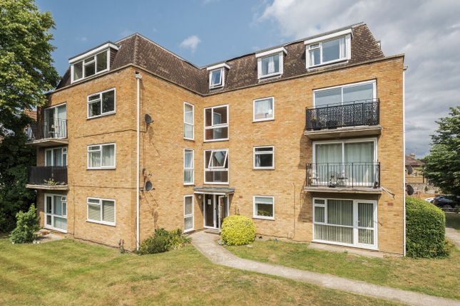 Laleham Road, Surrey TW18 2 bed flat for sale