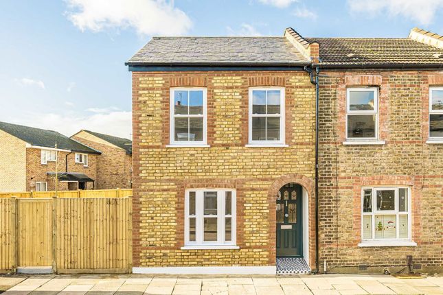 Warwick Road, Twickenham TW2 2 bed end of terrace house for sale