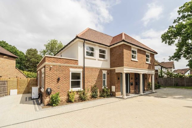 5 bedroom semi-detached house for sale