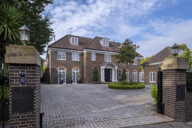 5 bed detached house