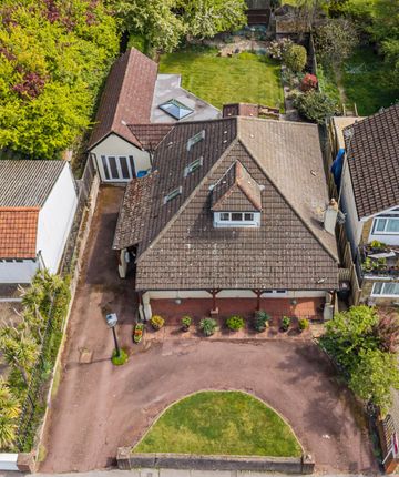5 bed detached house