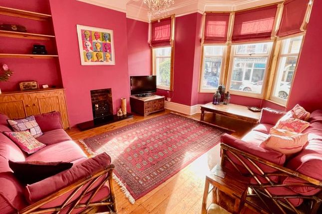 4 bedroom end of terrace house for sale